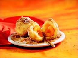 Marillenknödel mit Kartoffelteig