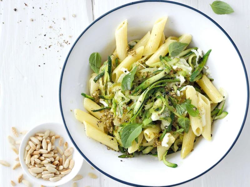 Penne al Pesto mit Zucchetti
