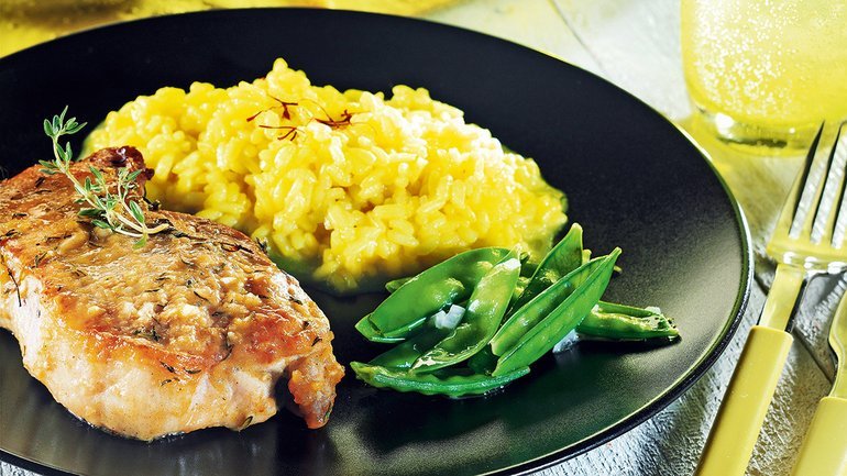 Schweinsnierstück-Steaks mit Honig-Senf-Glasur und Safranrisotto